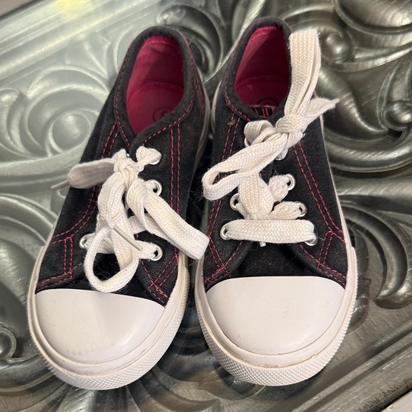 Toddler 9 Black and White Kids Sneakers with Pink Accents - Picture 2 of 10